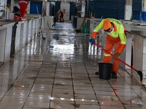 Mutirão no Mercado do Jacintinho, em Maceió, recolhe 18 toneladas de lixo