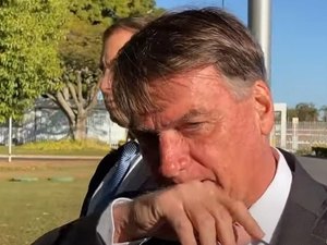 Bolsonaro diz que está com gripe, febre e não dormiu 'a noite toda'