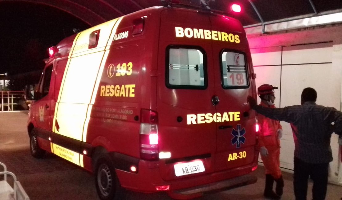 Colisão envolvendo ônibus e moto deixa feridos no Benedito Bentes II
