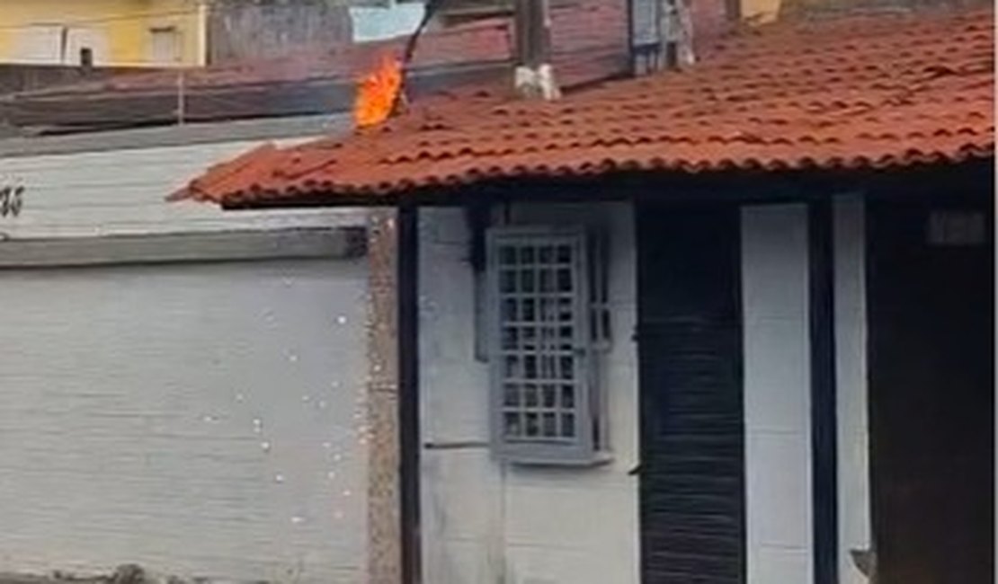 Fogo em contador de energia assusta moradores no Trapiche, em Maceió