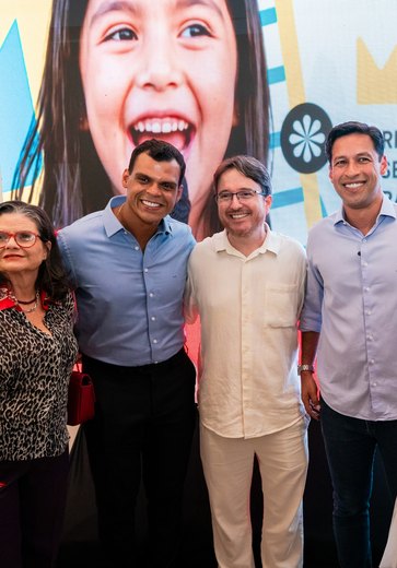 Prefeito Rodrigo Cunha e primeira-dama Millane Hora lançam projeto de música para alunos da rede municipal