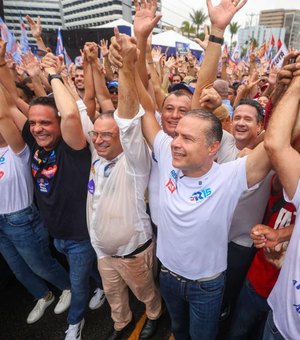 Renan Filho reúne multidão na orla de Maceió e campanha estima público de 80 mil