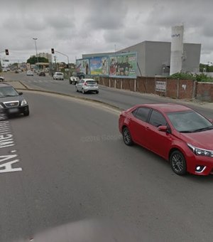 Atropelamento deixa trânsito lento na Avenida Menino Marcelo
