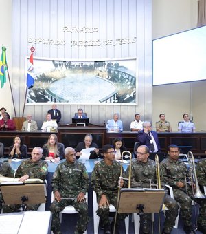 Cabo Bebeto conduz sessão solene em tributo aos 178 anos da Capitania dos Portos de AL