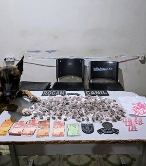 Após fuga de suspeito, Canil da PM apreende drogas em residência no bairro Canafístula