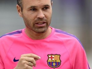 Iniesta vê Neymar como ótima contratação para o Barcelona: 'É um dos melhores'