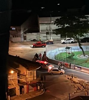 Atentado a tiros deixa um morto e dois feridos dentro de carro no bairro Poço