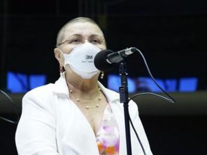 Tereza Nelma alerta para a diminuição de rastreamento do câncer durante a pandemia