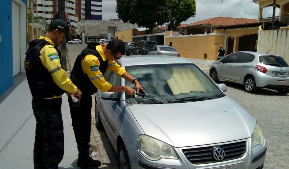 Agentes da SMTT fiscalizam uso de itens obrigatórios em veículos