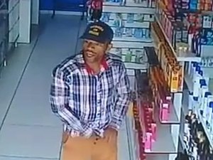 [Vídeo] Câmera de segurança registra assalto a farmácia 