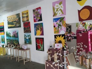 Espaço Mulheres Raízes: artista inaugura galeria com peças recicladas em Girau do Ponciano