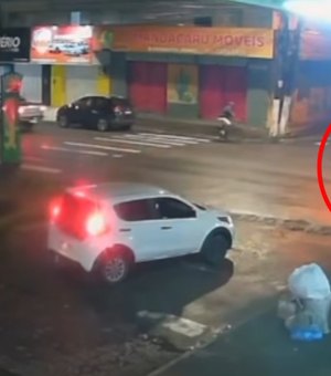 [Vídeo] Motorista foge após colisão entre veículos no conjunto Cleto Marques Luz