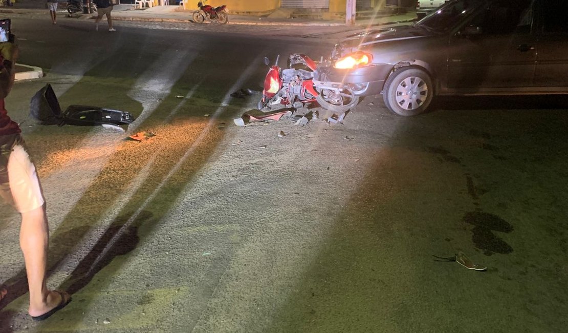 Batida entre carro e moto deixa homem ferido no município de São Sebastião