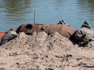 Seca revela bomba da Segunda Guerra Mundial em rio da Itália