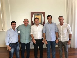 Prefeito de Craíbas pede revitalização de rodovia a Renan Filho