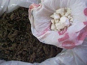 PM prende suspeito de tráfico e apreende maconha e crack, em Maceió