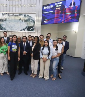 Estudantes de Direito participam de imersão na ALE guiados pela deputada Gabi Gonçalves