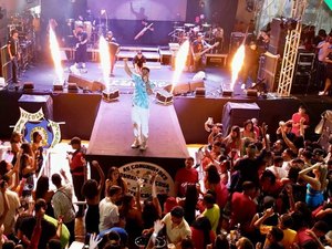 Shows de Kátia de Tróia e Henry Freitas levam multidão ao Festival da Primavera, em Viçosa