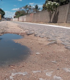 [Vídeo] Moradores denunciam Casal por não tapar buracos em rua após procedimento de ligação de água no São Luiz II