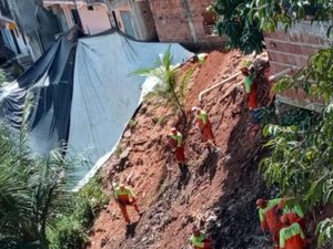 Prefeitura recolhe 40 toneladas de lixo na Grota da Macaxeira, no Jacintinho