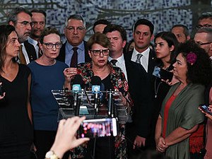 Parlamentares de nove partidos pedem impeachment de ministro da Educação