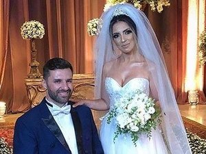 [Vídeo] Em casamento, noivo cadeirante se levanta para dançar a valsa