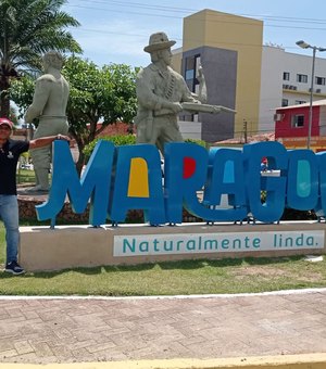 Praça dos Cabanos e dos Idosos ganham novos letreiros em Maragogi
