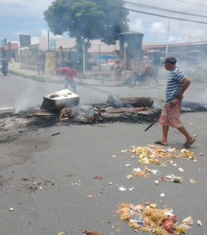 Moradores bloqueiam principal do Feitosa contra valores altos na conta de energia