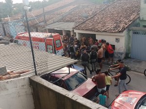 Homem é esfaqueado em frente a sua casa no bairro do Ouro Preto