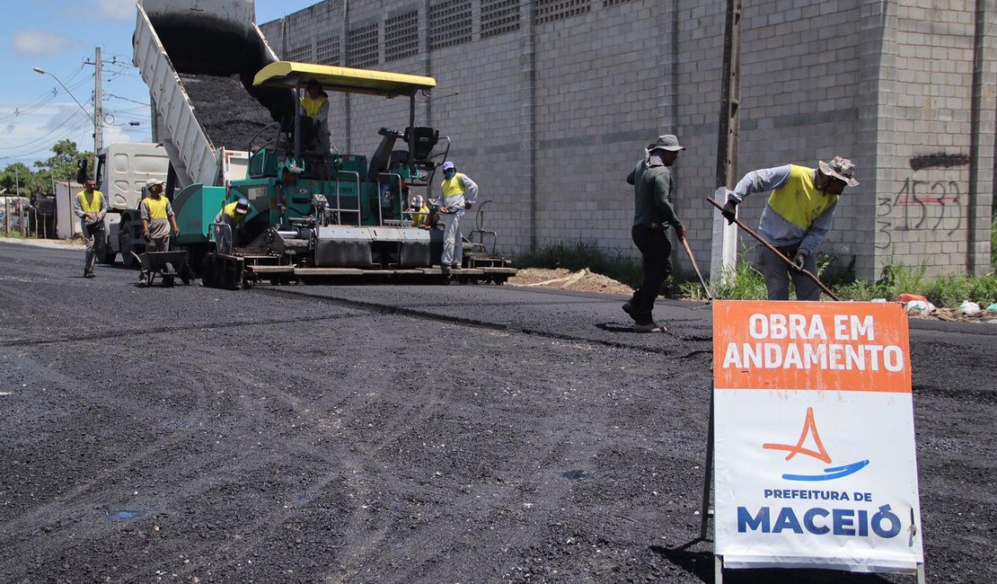 Prefeitura conclui pavimentação na Avenida B, no bairro da Cidade Universitária