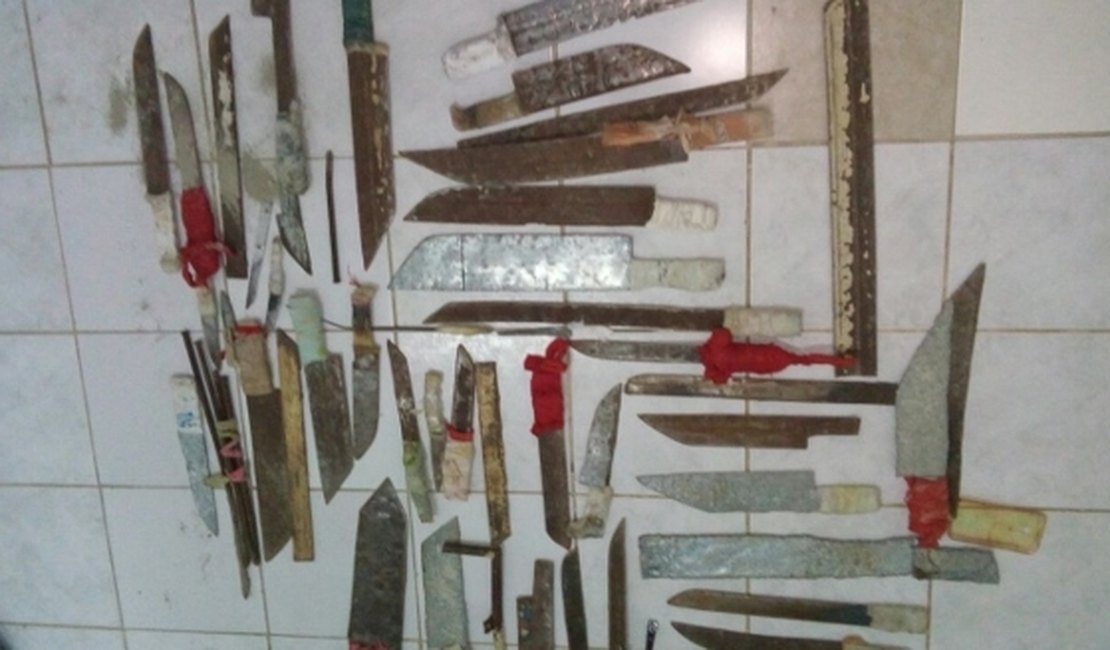 Bope encontra armas, drogas e celulares durante varredura no Baldomero Cavalcanti