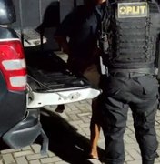 Homem armado é preso em flagrante por ameaça e desacato na Jatiúca