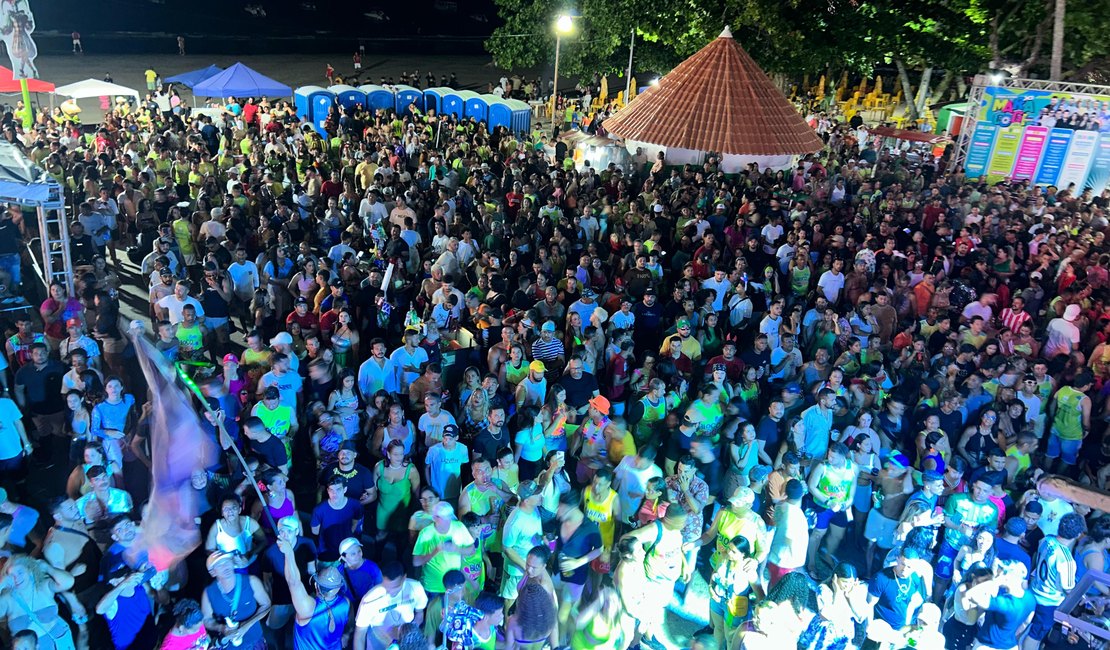 Primeira edição do ‘Bloco da Gente’ faz história no Carnaval de Maragogi ao arrastar 10 mil foliões