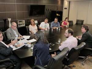 Tutmés Airan volta a discutir situação dos comerciantes do Pinheiro, Mutange e Bebedouro