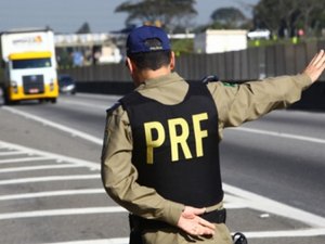 Polícia apreende carreta com duas toneladas de maconha e armas de fogo