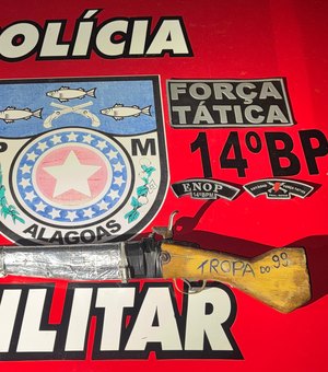 Polícia apreende espingarda escondida em árvore em Joaquim Gomes