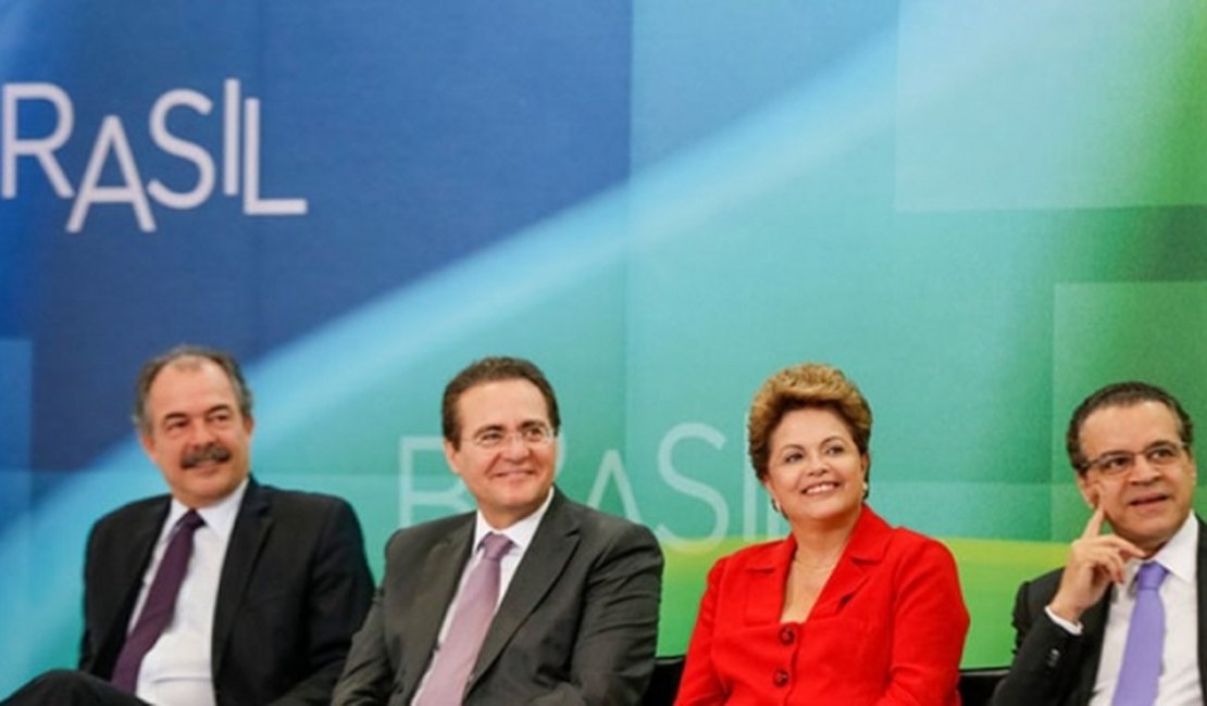 Renan participa de cerimônia de sanção do novo Super Simples