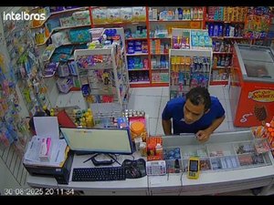 [Vídeo] Ladrão ameaça funcionária de farmácia e comete assalto no Benedito Bentes