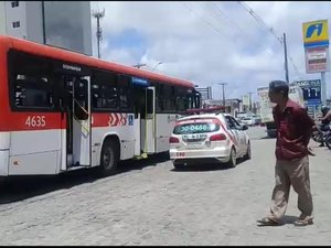 Suspeito de assalto é detido dentro de ônibus em Maceió