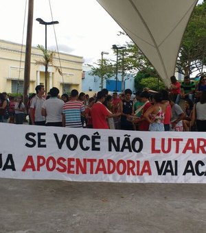 [Vídeo] Sindicatos e movimentos sociais paralisam atividades em Alagoas 