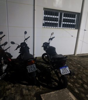 Polícia flagra suspeitos empurrando moto roubada no Agreste