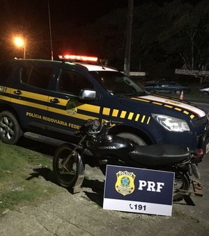 PRF recupera moto roubada após condutor se envolver em acidente na BR-316