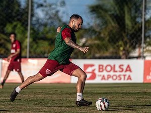 CRB embarca para Fortaleza e terá a volta do zagueiro Henri contra o Ceará