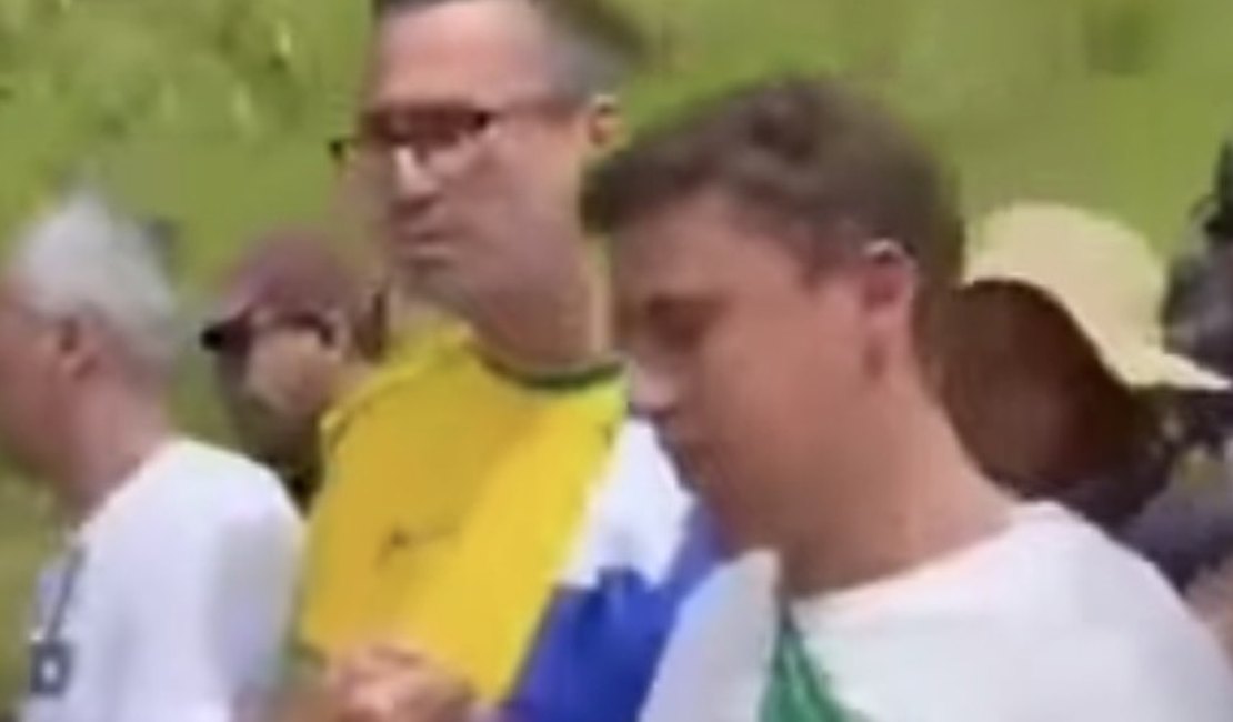 [Vídeo] Leonardo Dias é recepcionado por Nikolas Ferreira em caminhada rumo à Brasília