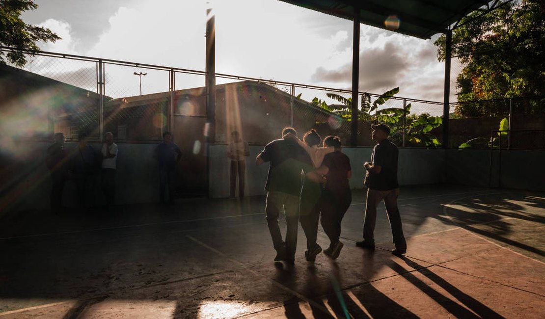 Estudantes desmaiam de fome em escolas primárias da Venezuela