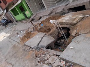 Chuva em Maragogi danifica asfalto em ruas do conjunto Adélia Lira