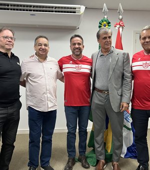 Governador anuncia quase R$ 6 milhões de aporte financeiro aos clubes de futebol de AL