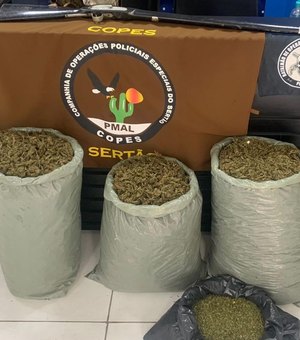Homem armado foge da polícia e abandona mais de 30kg de maconha no Sertão de AL