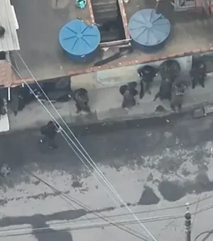 Imagens de drone mostram bandidos se preparando para confronto no rio