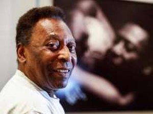 Pelé se pronuncia sobre a morte de Paolo Rossi: 'O céu está recebendo muitos craques'